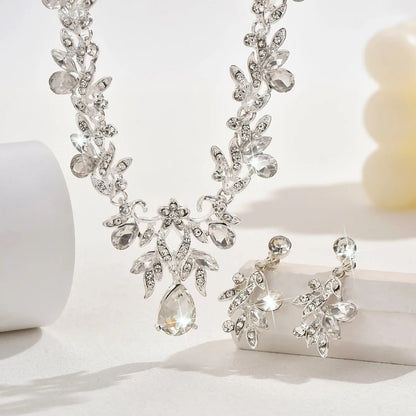 Conjunto de Joyería Nupcial Floral de Cristal Lágrima - Emeraldia Jewelry · Operado por R. E. dos Santos LTDA · CNPJ: 45.450.979/0001-38