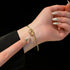 Brazalete Abierto Minimalista Nudo de Amor - Emeraldia Jewelry · Operado por R. E. dos Santos LTDA · CNPJ: 45.450.979/0001-38