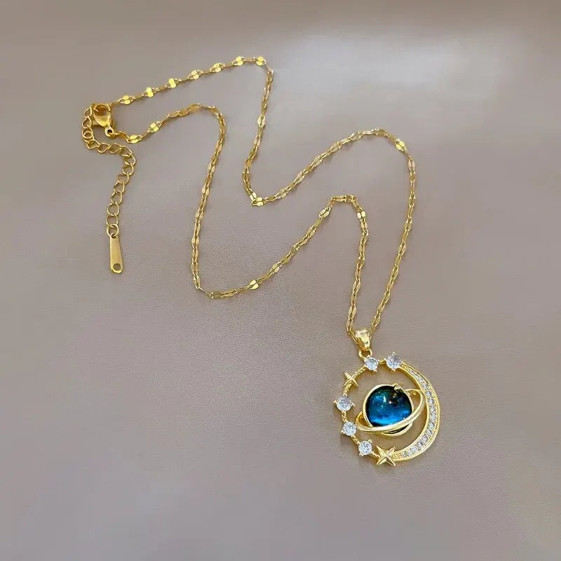 Collar con Dije Planeta Cielo Estrellado - Emeraldia Jewelry · Operado por R. E. dos Santos LTDA · CNPJ: 45.450.979/0001-38