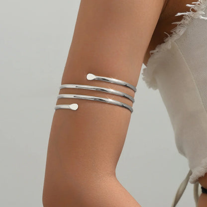 Brazalete de Brazo Abierto Dorado Cruzado Boho - Emeraldia Jewelry · Operado por R. E. dos Santos LTDA · CNPJ: 45.450.979/0001-38
