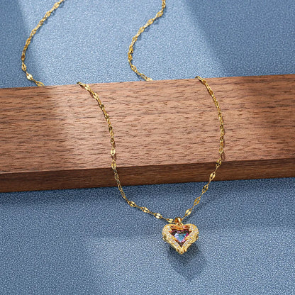 Collar Exclusivo con Dije Corazón del Océano de Cristales Multicolores - Emeraldia Jewelry · Operado por R. E. dos Santos LTDA · CNPJ: 45.450.979/0001-38
