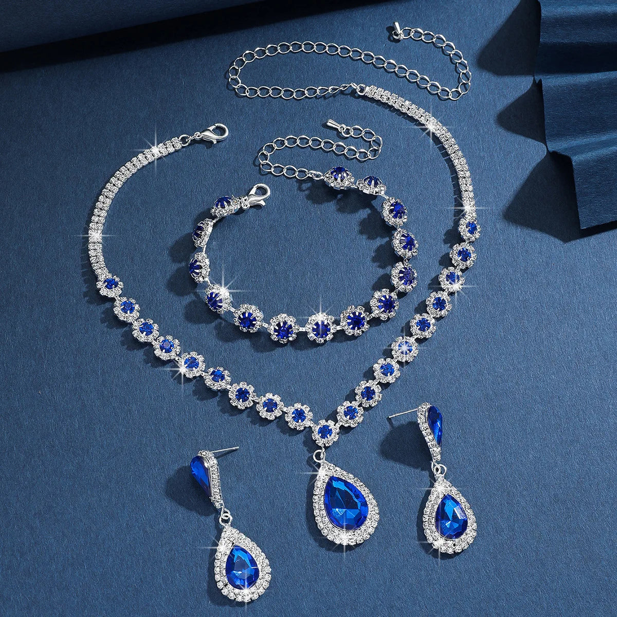 Conjunto de Joyería Nupcial Halo Azul Zafiro en Lágrima - Emeraldia Jewelry · Operado por R. E. dos Santos LTDA · CNPJ: 45.450.979/0001-38