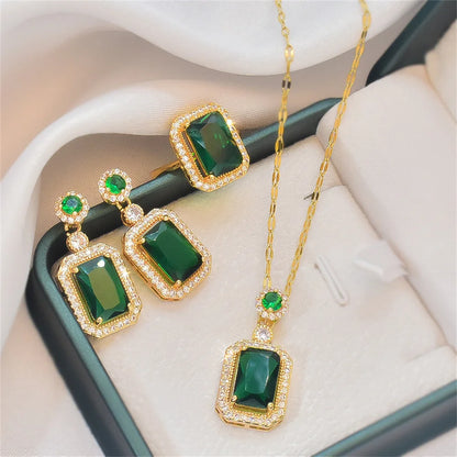 Conjunto de Joyería Exclusivo de 3 Piezas Halo Esmeralda y Dorado Vintage - Emeraldia Jewelry · Operado por R. E. dos Santos LTDA · CNPJ: 45.450.979/0001-38