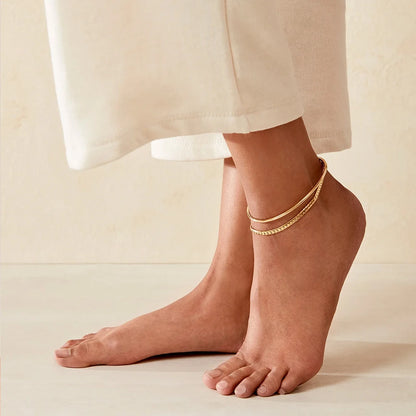 Tobillera Doble Banda Dorada Minimalista - Emeraldia Jewelry · Operado por R. E. dos Santos LTDA · CNPJ: 45.450.979/0001-38