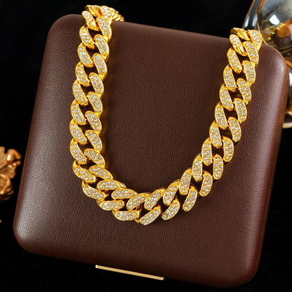 Conjunto Cadena Cubana con Estrás de Alto Brillo - Emeraldia Jewelry · Operado por R. E. dos Santos LTDA · CNPJ: 45.450.979/0001-38
