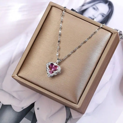 Collar Exclusivo con Dije Corazón del Océano de Cristales Multicolores - Emeraldia Jewelry · Operado por R. E. dos Santos LTDA · CNPJ: 45.450.979/0001-38