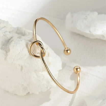 Brazalete Abierto Minimalista Nudo de Amor - Emeraldia Jewelry · Operado por R. E. dos Santos LTDA · CNPJ: 45.450.979/0001-38