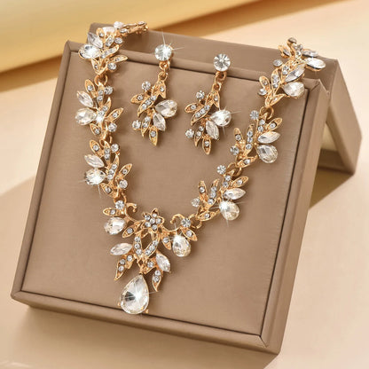 Conjunto de Joyería Nupcial Floral de Cristal Lágrima - Emeraldia Jewelry · Operado por R. E. dos Santos LTDA · CNPJ: 45.450.979/0001-38