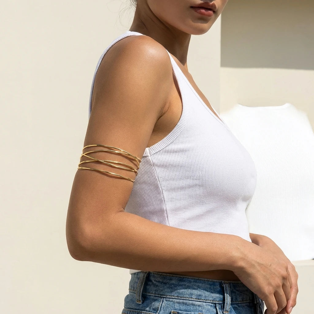 Brazalete de Brazo Abierto Dorado Cruzado Boho - Emeraldia Jewelry · Operado por R. E. dos Santos LTDA · CNPJ: 45.450.979/0001-38