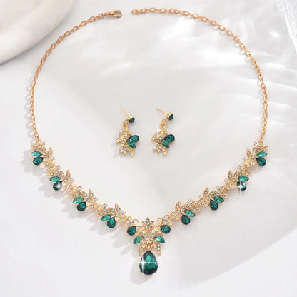 Conjunto de Joyería Nupcial Floral de Cristal Lágrima - Emeraldia Jewelry · Operado por R. E. dos Santos LTDA · CNPJ: 45.450.979/0001-38