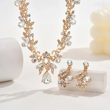 Conjunto de Joyería Nupcial Floral de Cristal Lágrima - Emeraldia Jewelry · Operado por R. E. dos Santos LTDA · CNPJ: 45.450.979/0001-38