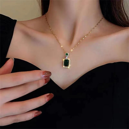Conjunto de Joyería Exclusivo de 3 Piezas Halo Esmeralda y Dorado Vintage - Emeraldia Jewelry · Operado por R. E. dos Santos LTDA · CNPJ: 45.450.979/0001-38