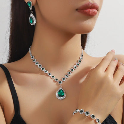 Conjunto de Joyería Nupcial Halo Azul Zafiro en Lágrima - Emeraldia Jewelry · Operado por R. E. dos Santos LTDA · CNPJ: 45.450.979/0001-38