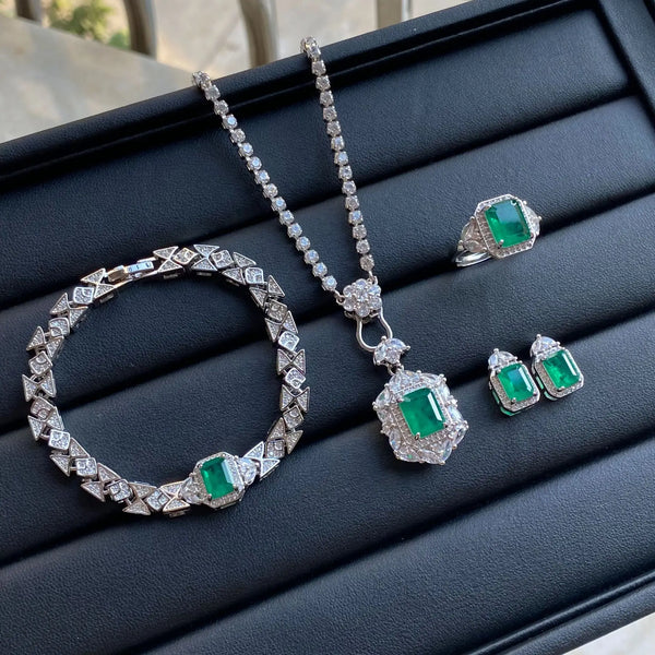 Conjunto Exclusivo de Joyería de 4 Piezas con Circones Corte Esmeralda - Emeraldia Jewelry · Operado por R. E. dos Santos LTDA · CNPJ: 45.450.979/0001-38