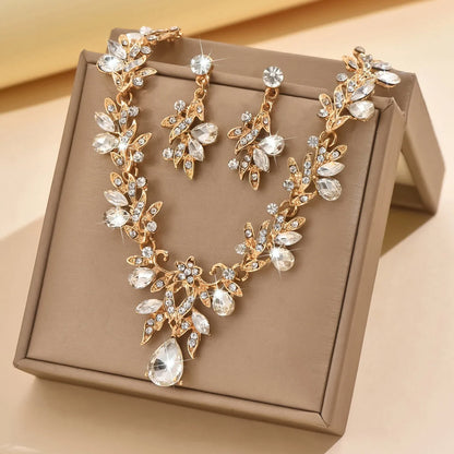 Conjunto de Joyería Nupcial Floral de Cristal Lágrima - Emeraldia Jewelry · Operado por R. E. dos Santos LTDA · CNPJ: 45.450.979/0001-38