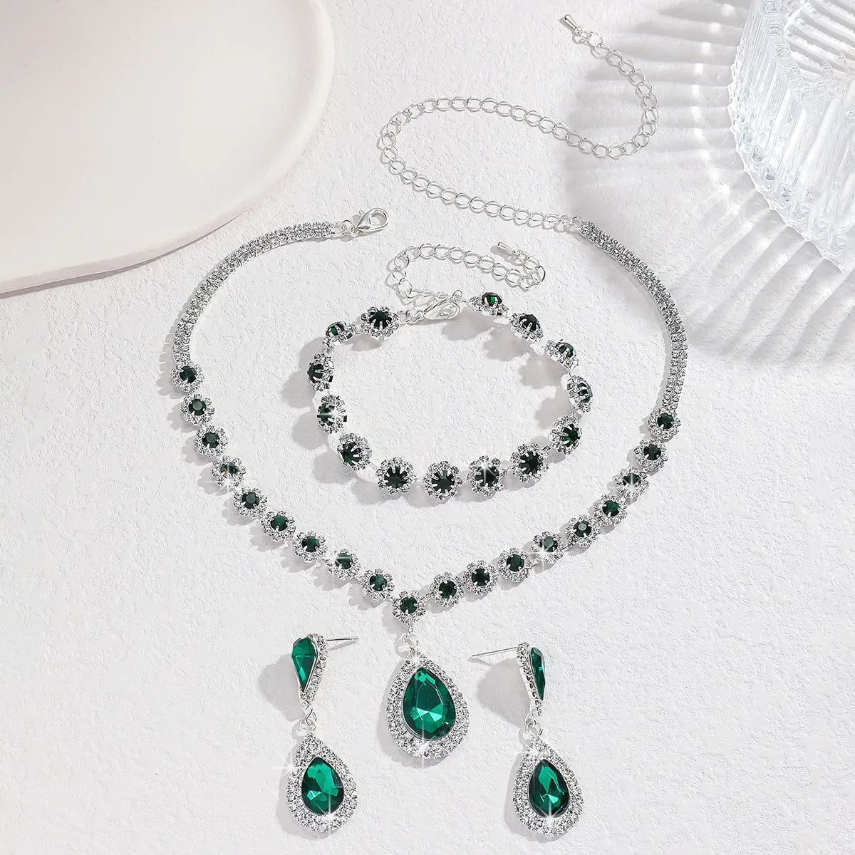 Conjunto de Joyería Nupcial Halo Azul Zafiro en Lágrima - Emeraldia Jewelry · Operado por R. E. dos Santos LTDA · CNPJ: 45.450.979/0001-38