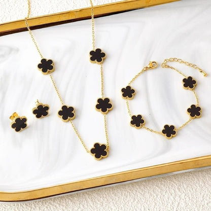 Conjunto Exclusivo de Collar, Pulsera y Aros Trébol de Cuatro Hojas Negro - Emeraldia Jewelry · Operado por R. E. dos Santos LTDA · CNPJ: 45.450.979/0001-38