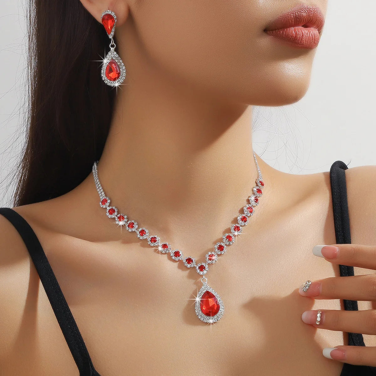 Conjunto de Joyería Nupcial Halo Azul Zafiro en Lágrima - Emeraldia Jewelry · Operado por R. E. dos Santos LTDA · CNPJ: 45.450.979/0001-38