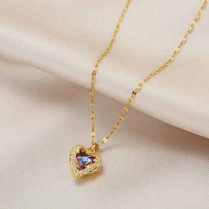 Collar Exclusivo con Dije Corazón del Océano de Cristales Multicolores - Emeraldia Jewelry · Operado por R. E. dos Santos LTDA · CNPJ: 45.450.979/0001-38