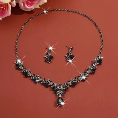 Conjunto de Joyería Nupcial Floral de Cristal Lágrima - Emeraldia Jewelry · Operado por R. E. dos Santos LTDA · CNPJ: 45.450.979/0001-38