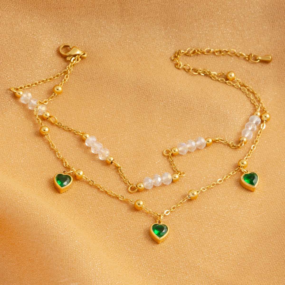Tobillera Multicapa Corazón Esmeralda y Cristales - Emeraldia Jewelry · Operado por R. E. dos Santos LTDA · CNPJ: 45.450.979/0001-38