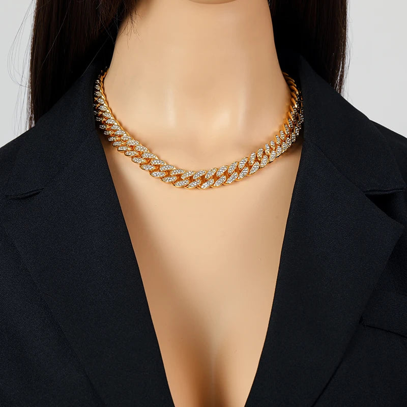 Conjunto Cadena Cubana con Estrás de Alto Brillo - Emeraldia Jewelry · Operado por R. E. dos Santos LTDA · CNPJ: 45.450.979/0001-38
