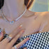 Collar Multicapa de Perlas y Verde Esmeralda - Emeraldia Jewelry · Operado por R. E. dos Santos LTDA · CNPJ: 45.450.979/0001-38