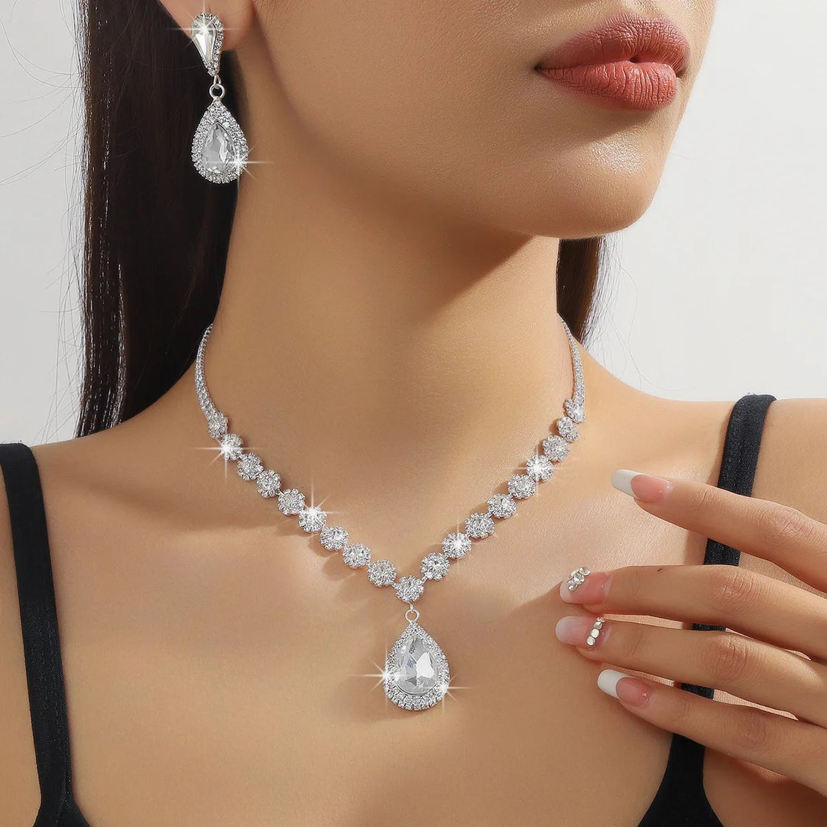 Conjunto de Joyería Nupcial Halo Azul Zafiro en Lágrima - Emeraldia Jewelry · Operado por R. E. dos Santos LTDA · CNPJ: 45.450.979/0001-38