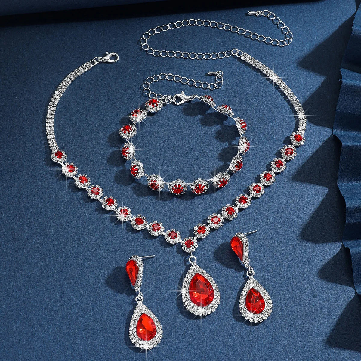 Conjunto de Joyería Nupcial Halo Azul Zafiro en Lágrima - Emeraldia Jewelry · Operado por R. E. dos Santos LTDA · CNPJ: 45.450.979/0001-38