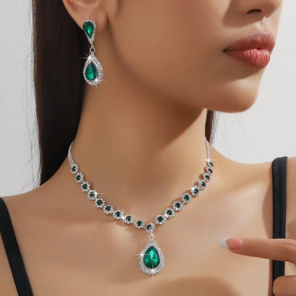 Conjunto de Joyería Nupcial Halo Azul Zafiro en Lágrima - Emeraldia Jewelry · Operado por R. E. dos Santos LTDA · CNPJ: 45.450.979/0001-38